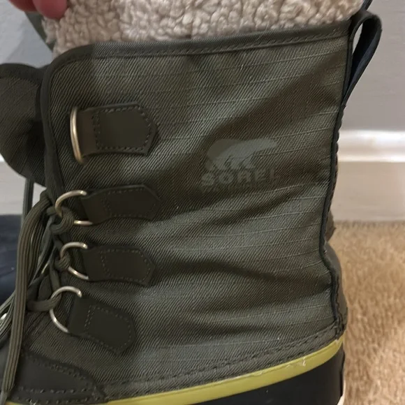 Sorel boots - Picture 3 of 7